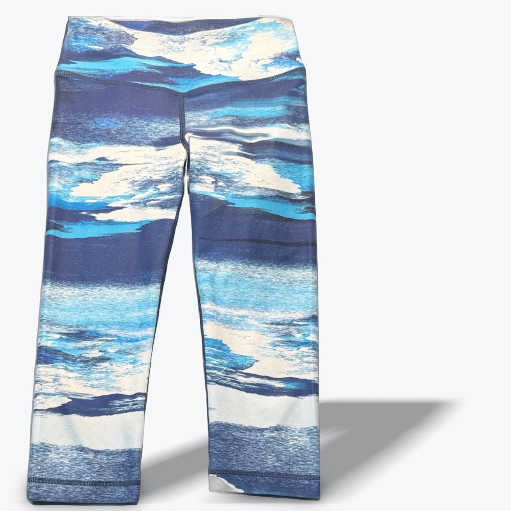 With Wear It To Heart Capri Yoga Leggings Blue Abstract Wave Print Womens XS